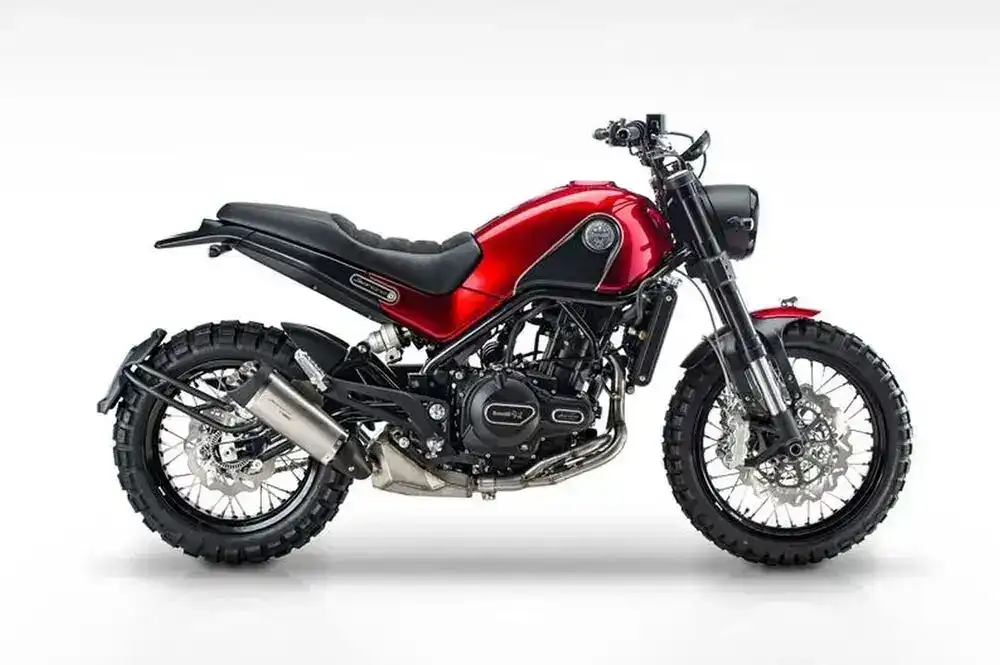 Benelli Leoncino (ABS) mi? Hangisi daha iyi