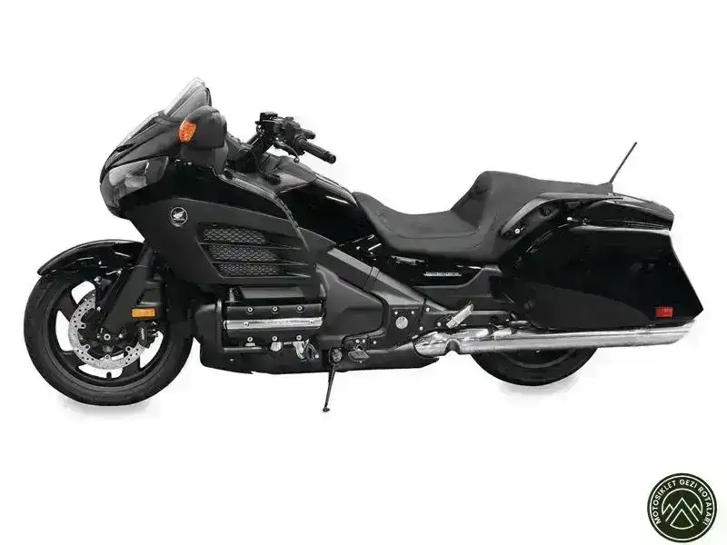 2011 Indian Chief Blackhawk mi? Hangisi daha iyi